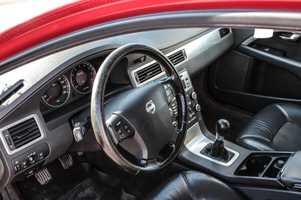 Volvo V70 - Image 8