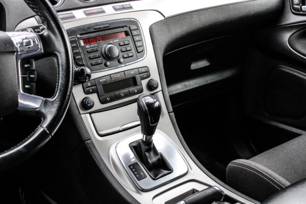 Ford S-MAX - Image 10
