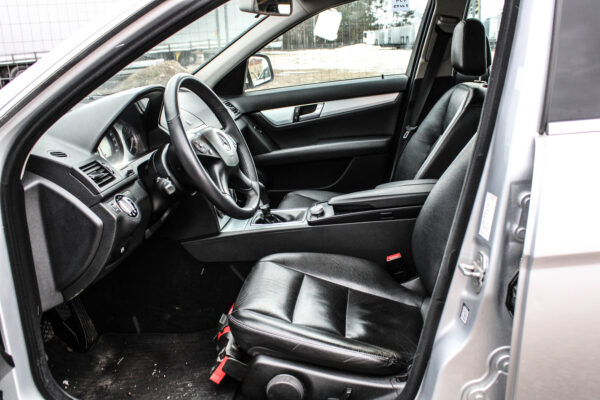Mercedes C220 - Image 9