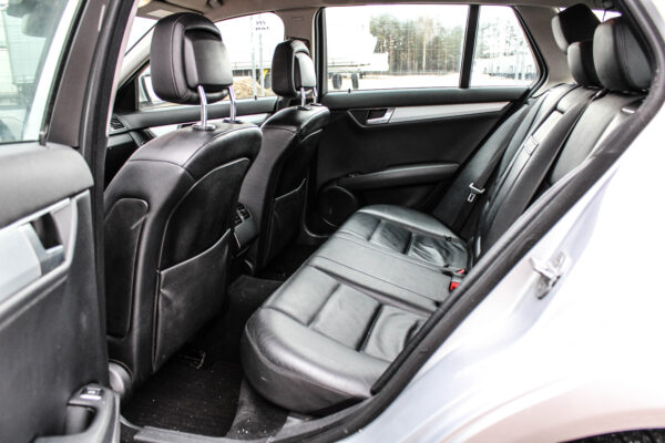 Mercedes C220 - Image 10