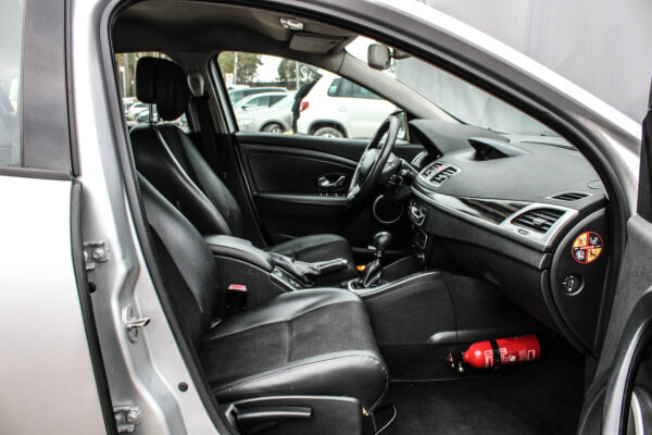Renault Megane - Image 12