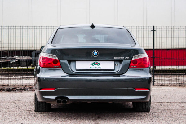 BMW 528XI - Image 5