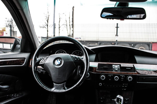 BMW 528XI - Image 8