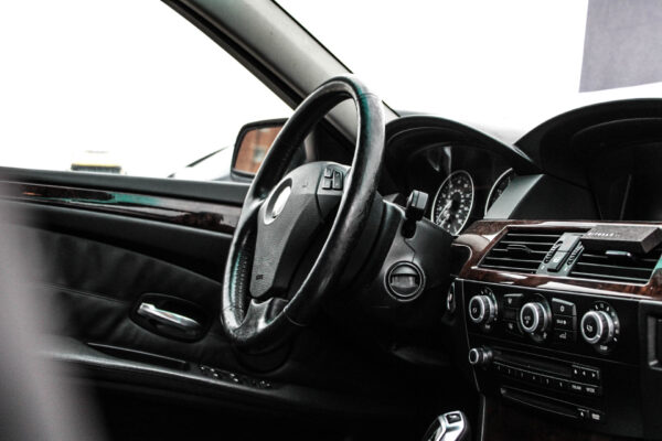 BMW 528XI - Image 10
