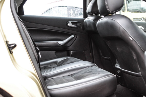 Ford Mondeo - Image 11