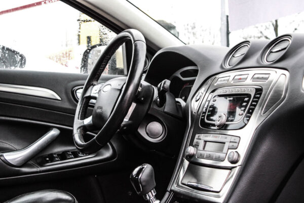 Ford Mondeo - Image 9