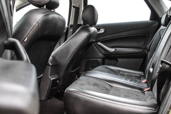 Ford Mondeo - Image 12