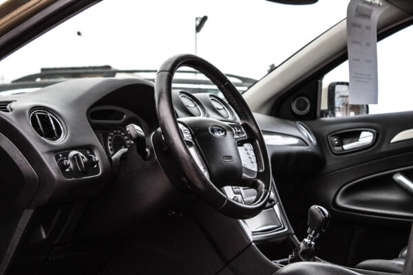 Ford Mondeo - Image 8
