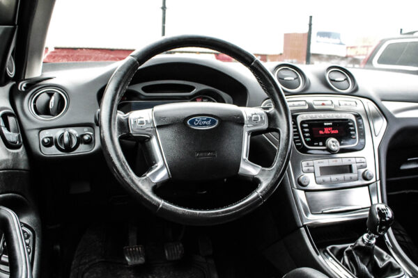 Ford Mondeo - Image 7