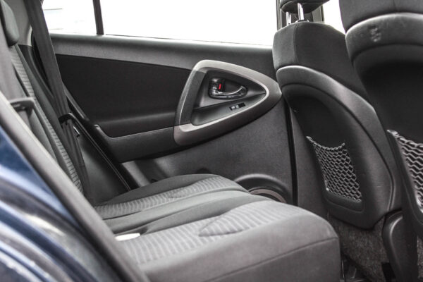 Toyota RAV4 - Image 10