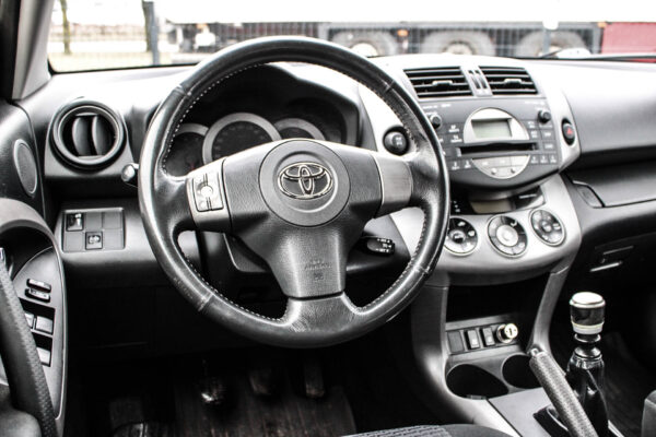 Toyota RAV4 - Image 7