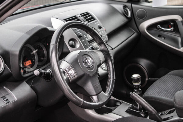 Toyota RAV4 - Image 8