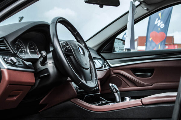 BMW 520 - Image 8