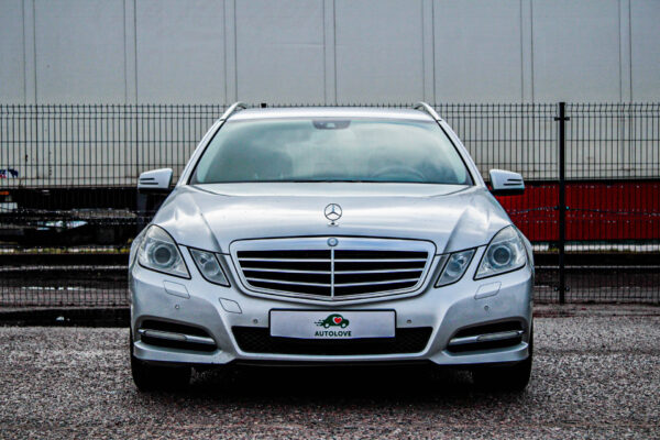 MB E200 - Image 2