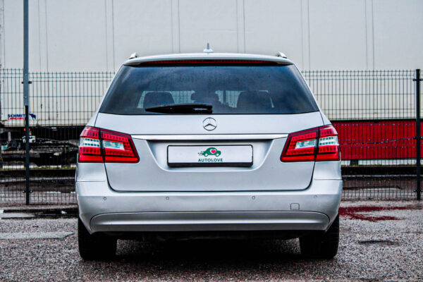 MB E200 - Image 5