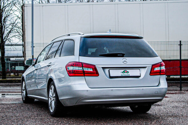 MB E200 - Image 4