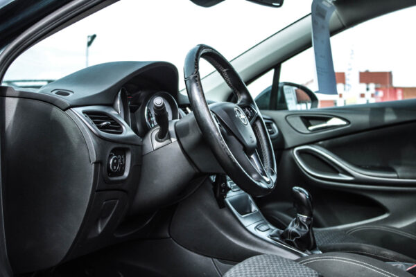 Opel Astra - Image 7