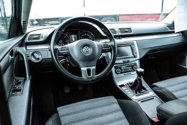 VW Passat - Image 7