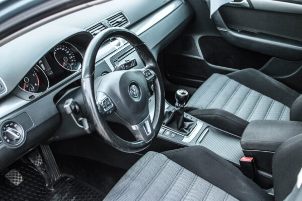 VW Passat - Image 8
