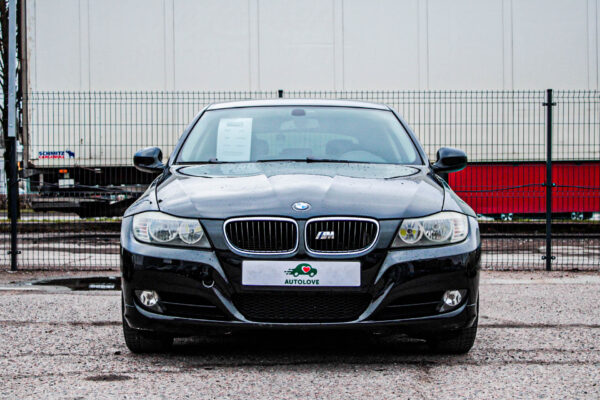 BMW 318 - Image 2