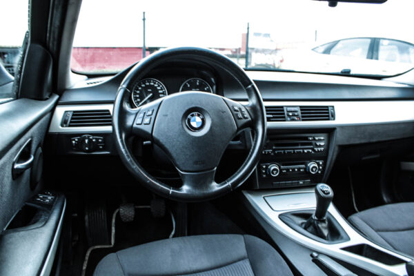 BMW 318 - Image 8