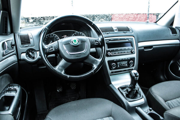 Skoda Octavia - Image 9