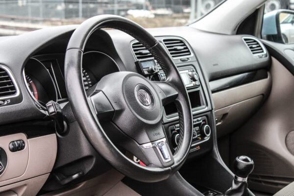 VW Golf - Image 7