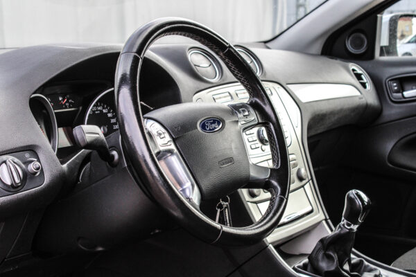 Ford Mondeo - Image 7