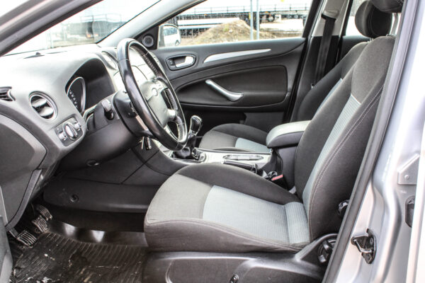 Ford Mondeo - Image 9