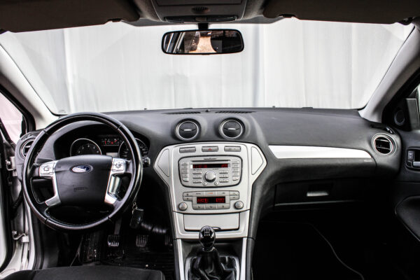 Ford Mondeo - Image 13
