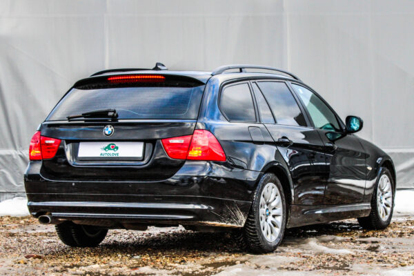BMW 320 - Image 4