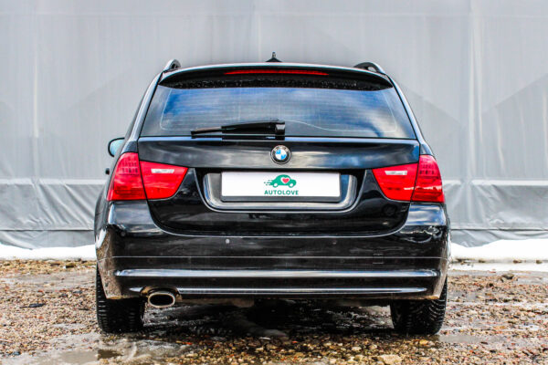 BMW 320 - Image 5