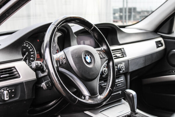 BMW 320 - Image 7