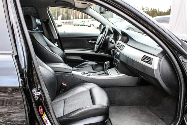 BMW 320 - Image 13