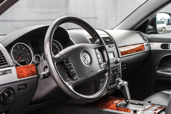 VW Touareg - Image 7