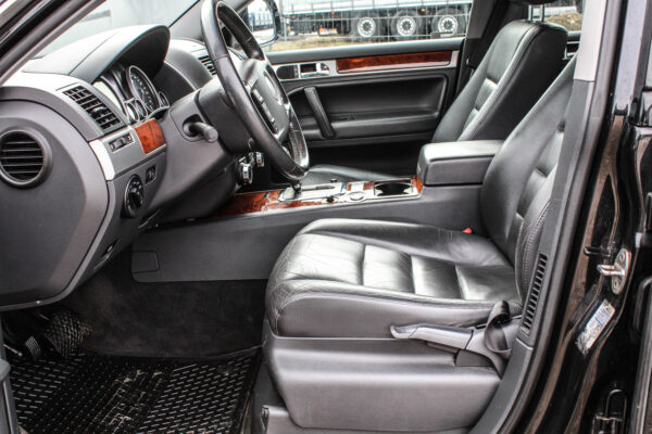VW Touareg - Image 9
