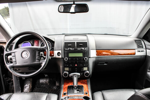 VW Touareg - Image 11