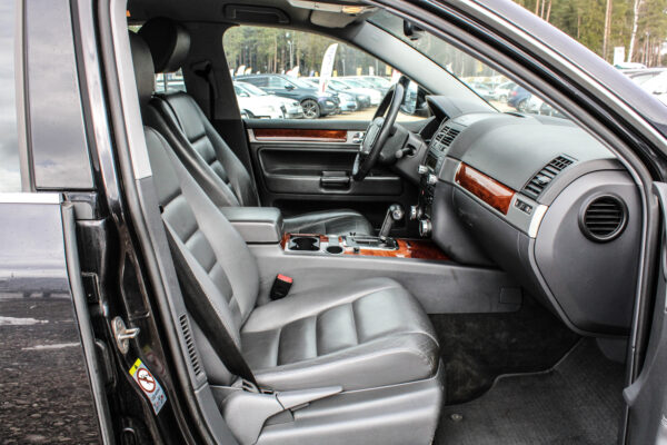 VW Touareg - Image 12