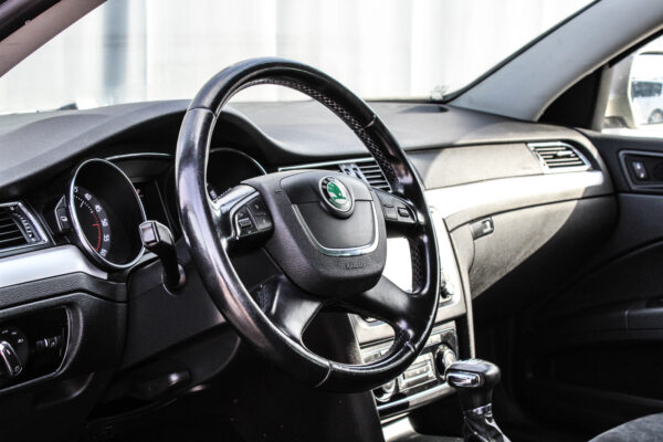 Skoda Superb - Image 7