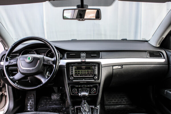 Skoda Superb - Image 11
