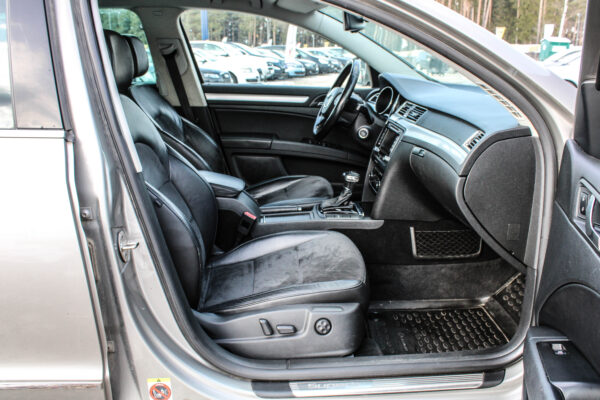 Skoda Superb - Image 12