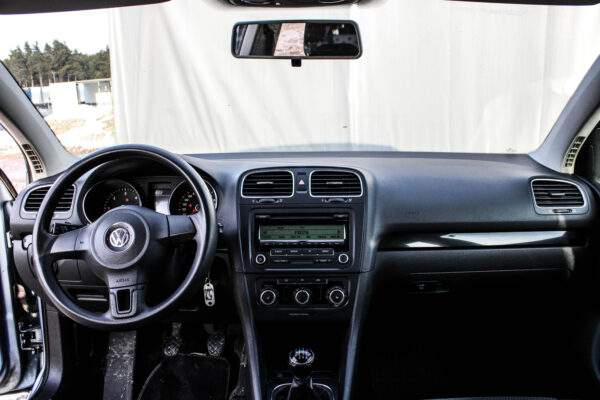 VW Golf - Image 11