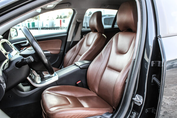 Volvo V60 - Image 8
