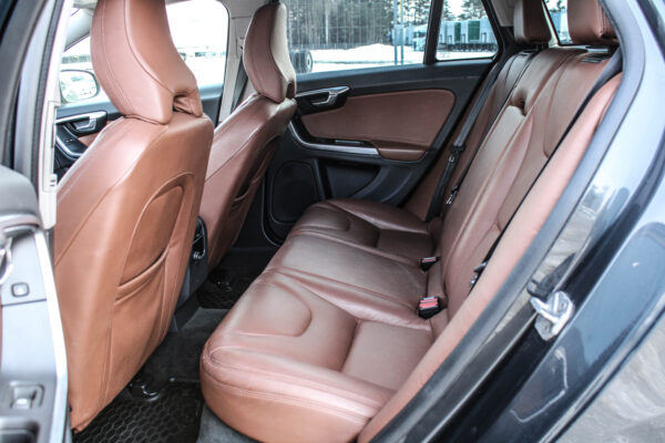 Volvo V60 - Image 13