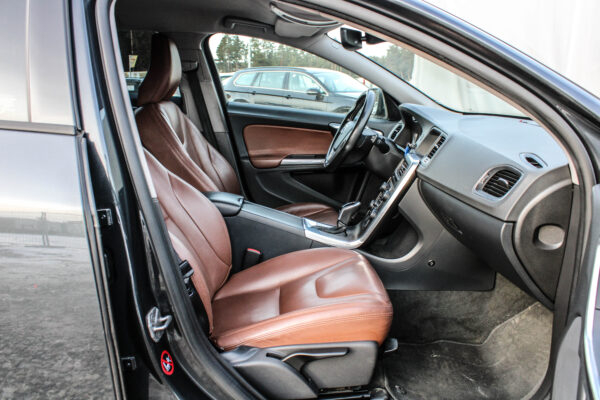 Volvo V60 - Image 12