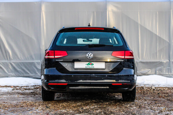 VW Passat - Image 5