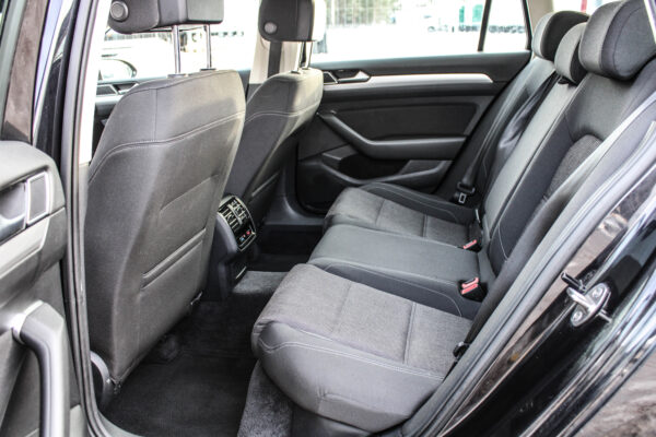 VW Passat - Image 13
