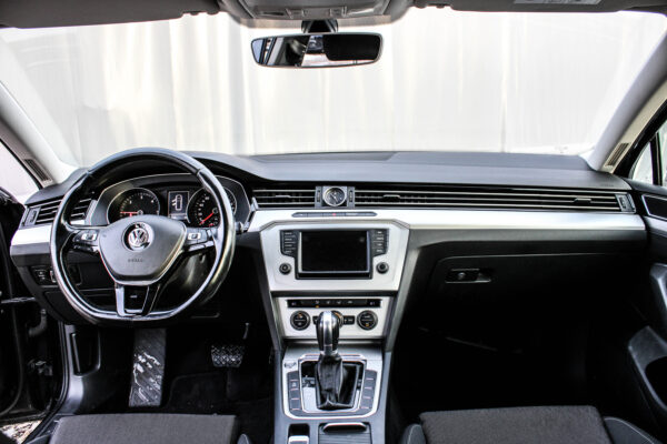 VW Passat - Image 11