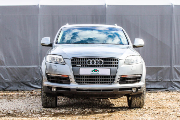 Audi Q7 - Image 2