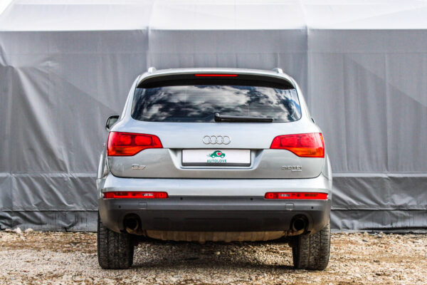 Audi Q7 - Image 5